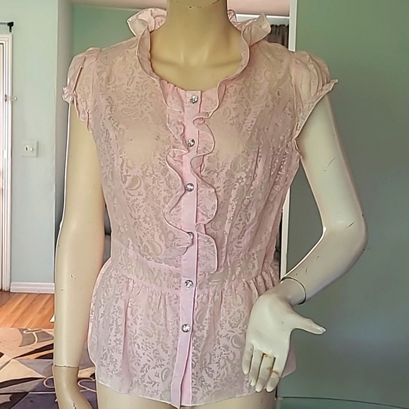 NWT Button Down Ladie's Shirt ❤️ - Picture 1 of 9